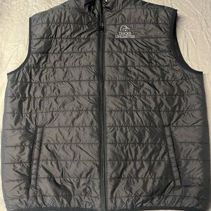 Artisan Brand Men's Charcoal Puffer Vest Duck’s Unlimited Logo